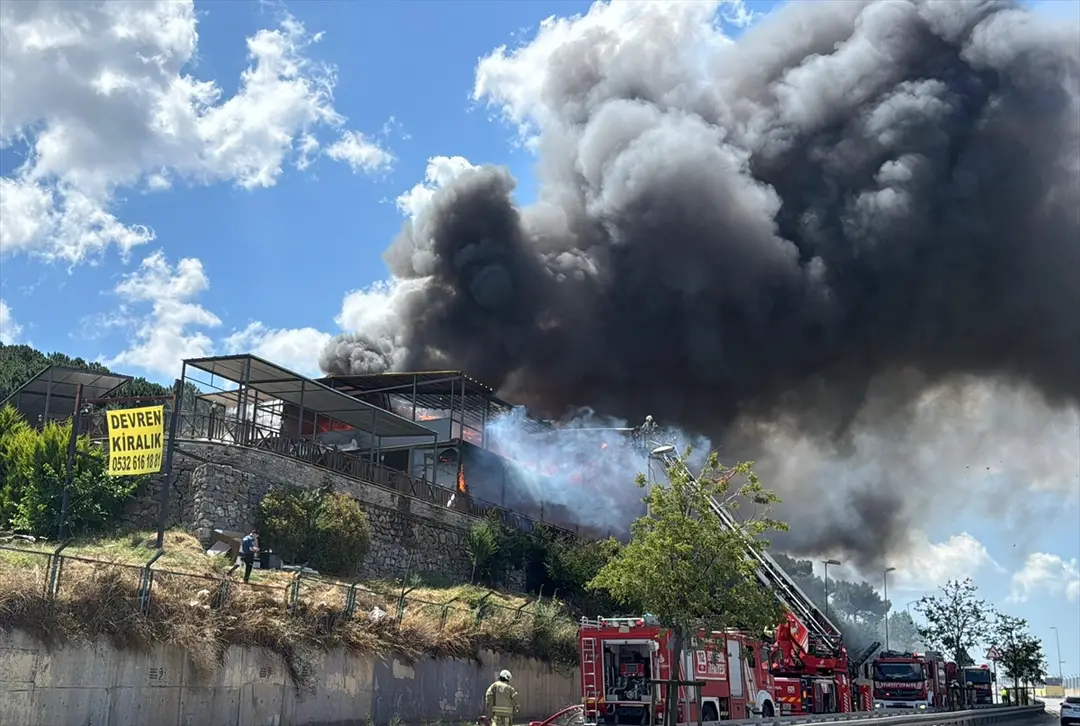 Maltepe'de restoranda çıkan yangın söndürüldü