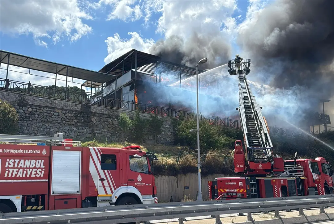 Maltepe'de restoranda çıkan yangın söndürüldü