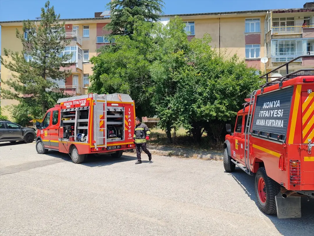 Kedi 9 saatlik çalışmayla kurtarıldı