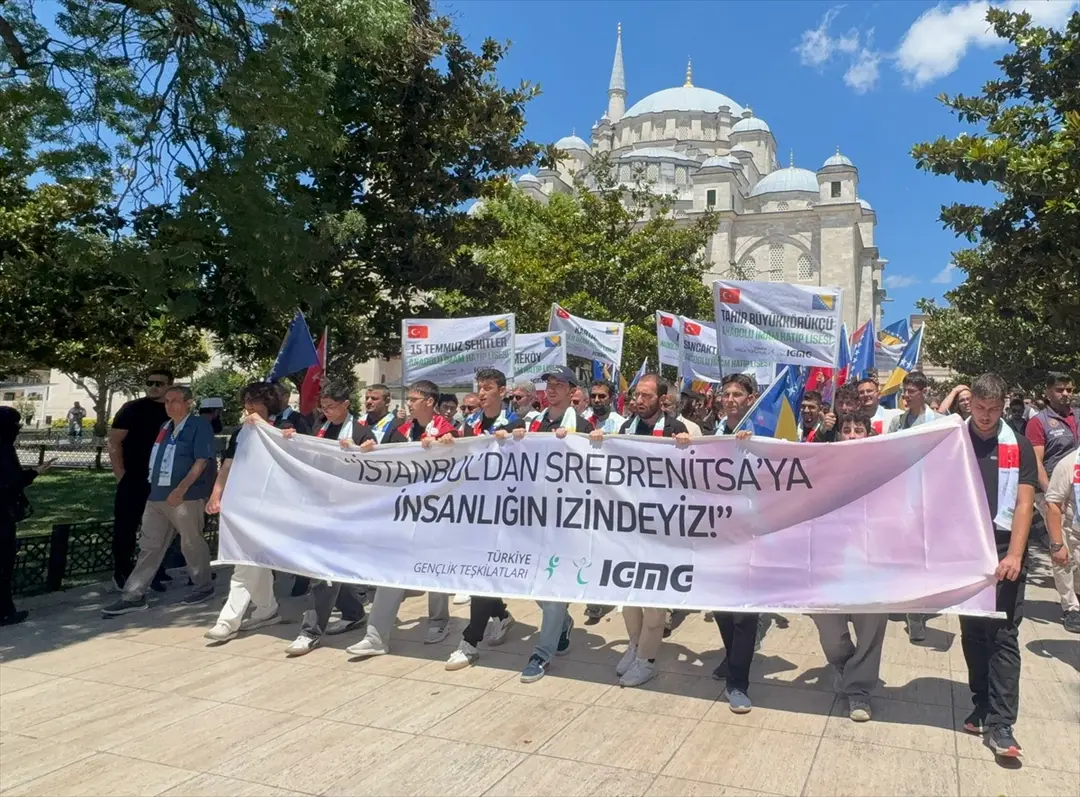 Liseliler Srebrenitsa Soykırımı anma etkinliklerine katılmak üzere Bosna Hersek'e gitti