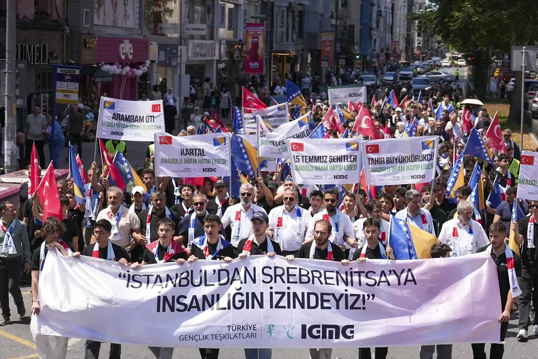 Liseliler Srebrenitsa Soykırımı anma etkinliklerine katılmak üzere Bosna Hersek'e gitti