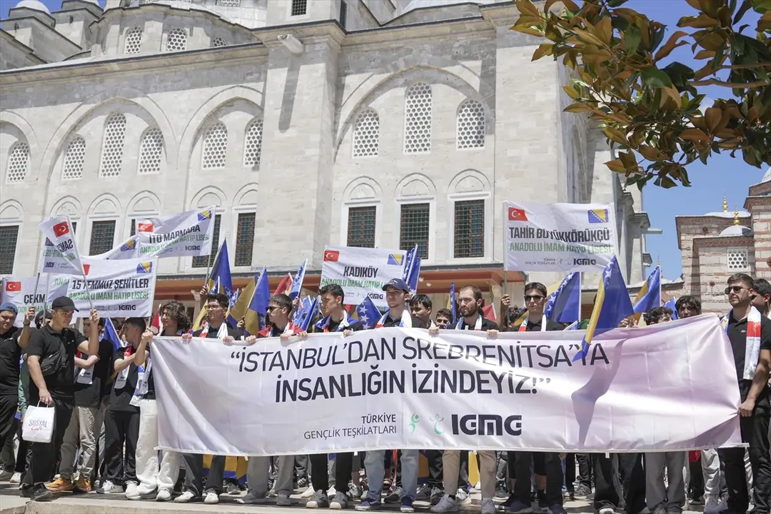 Liseliler Srebrenitsa Soykırımı anma etkinliklerine katılmak üzere Bosna Hersek'e gitti