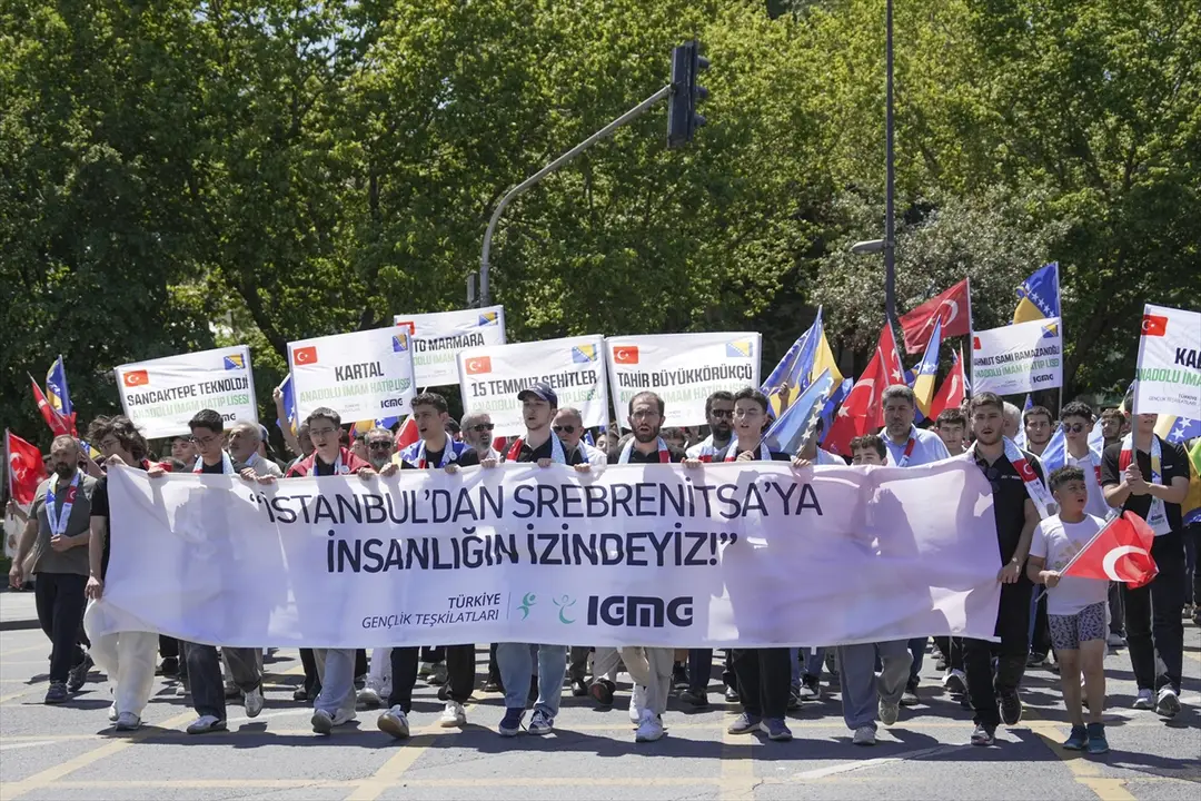 Liseliler Srebrenitsa Soykırımı anma etkinliklerine katılmak üzere Bosna Hersek'e gitti