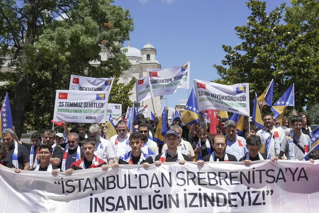 Liseliler Srebrenitsa Soykırımı anma etkinliklerine katılmak üzere Bosna Hersek'e gitti