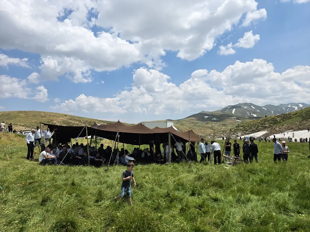 Vali Çelik: Çotla Festivali'nde ata bindim, ot biçtim
