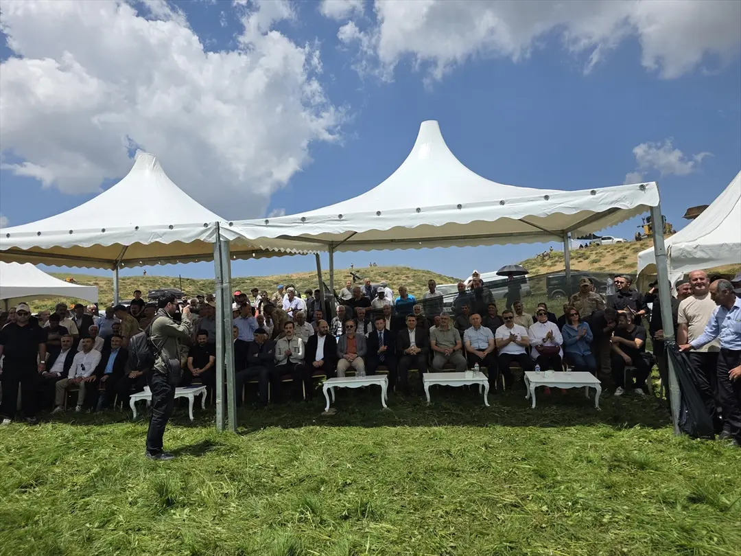 Vali Çelik: Çotla Festivali'nde ata bindim, ot biçtim