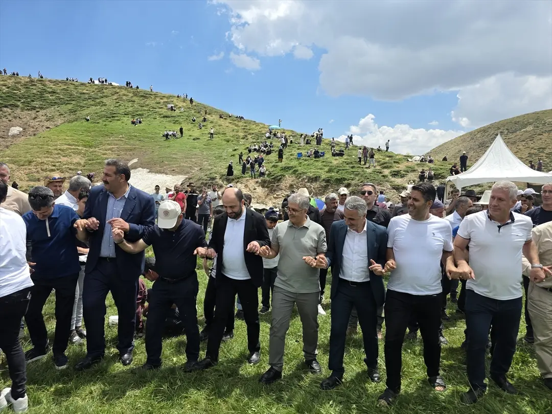 Vali Çelik: Çotla Festivali'nde ata bindim, ot biçtim