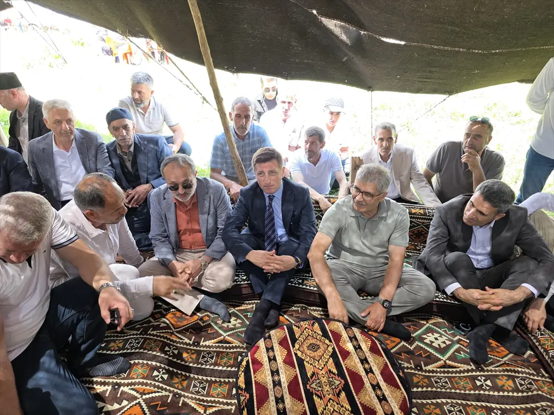 Vali Çelik: Çotla Festivali'nde ata bindim, ot biçtim