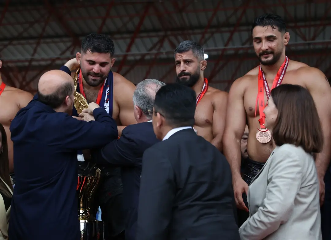 Erkan Taş: Kırkpınar başpehlivanı altın kemeri taktı