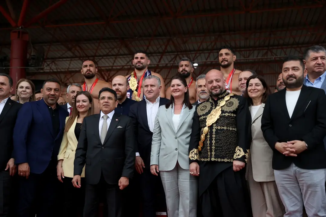 Erkan Taş: Kırkpınar başpehlivanı altın kemeri taktı