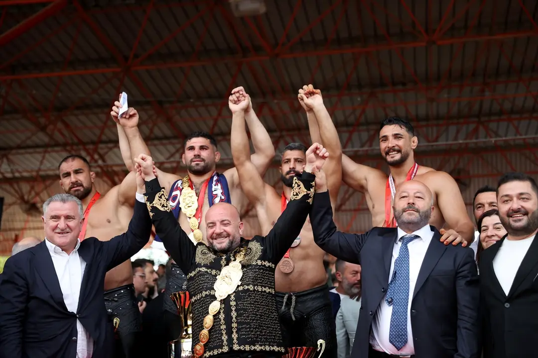 Erkan Taş: Kırkpınar başpehlivanı altın kemeri taktı