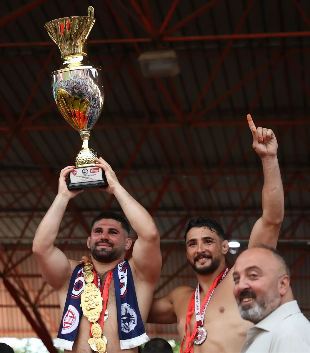 Erkan Taş: Kırkpınar başpehlivanı altın kemeri taktı