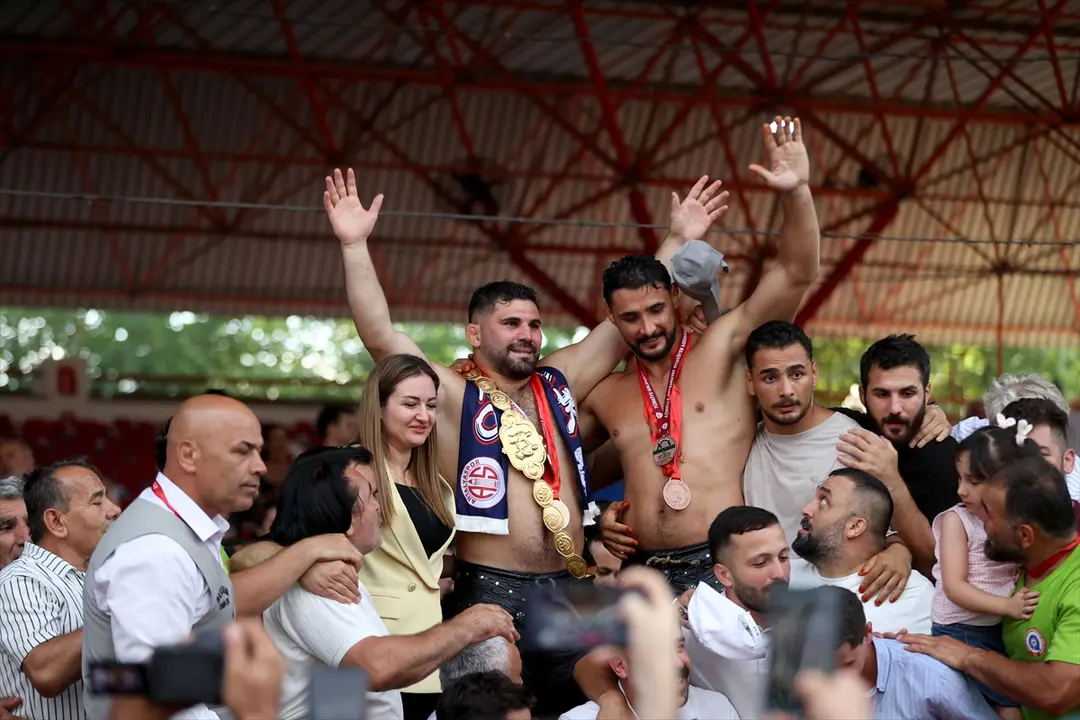 Erkan Taş: Kırkpınar başpehlivanı altın kemeri taktı