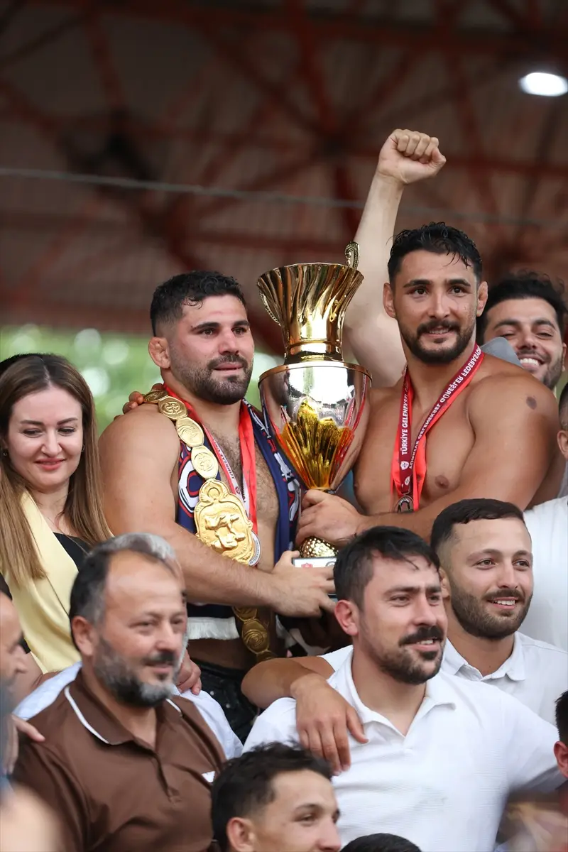 Erkan Taş: Kırkpınar başpehlivanı altın kemeri taktı