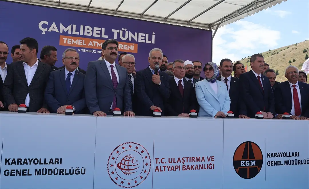 Bakan Uraloğlu, Sivas'ta Çamlıbel Tüneli Temel Atma Töreni'nde konuştu: