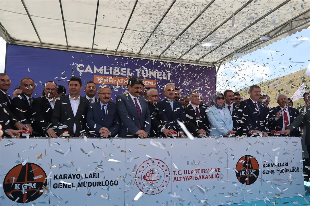 Bakan Uraloğlu, Sivas'ta Çamlıbel Tüneli Temel Atma Töreni'nde konuştu: