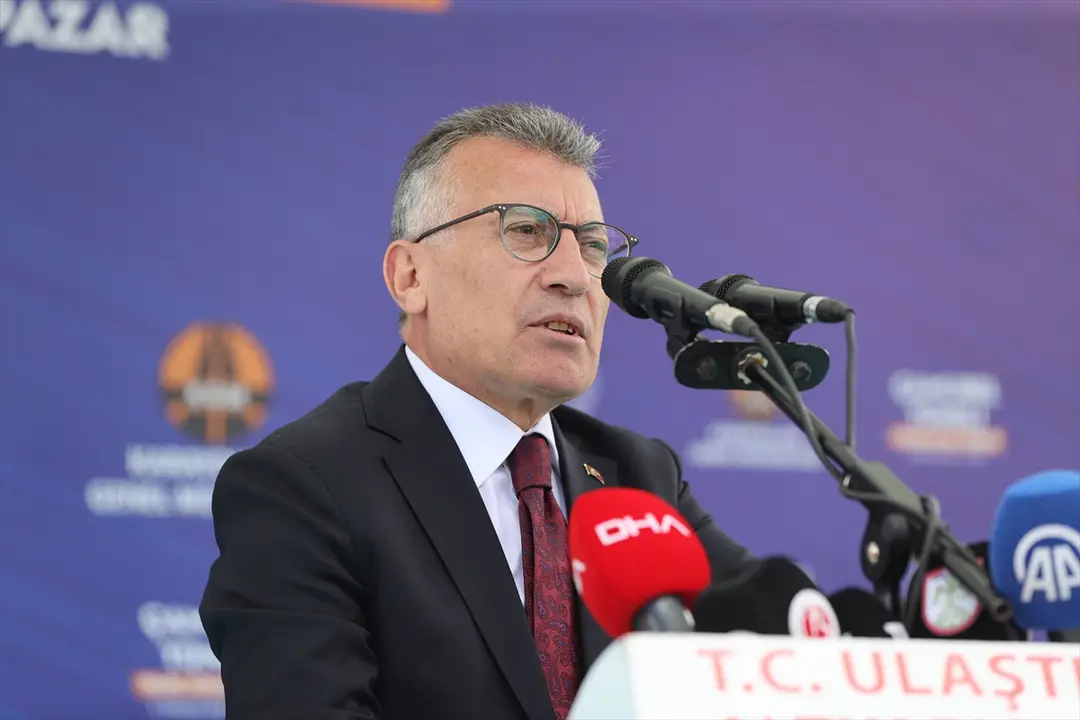 Bakan Uraloğlu, Sivas'ta Çamlıbel Tüneli Temel Atma Töreni'nde konuştu: