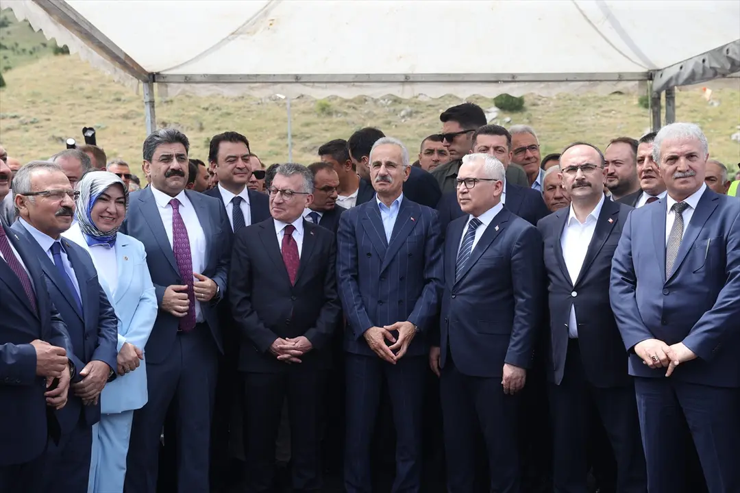 Bakan Uraloğlu, Sivas'ta Çamlıbel Tüneli Temel Atma Töreni'nde konuştu: