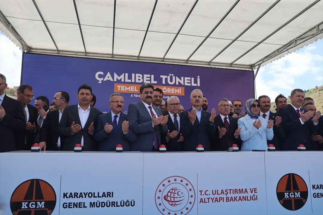 Bakan Uraloğlu, Sivas'ta Çamlıbel Tüneli Temel Atma Töreni'nde konuştu: