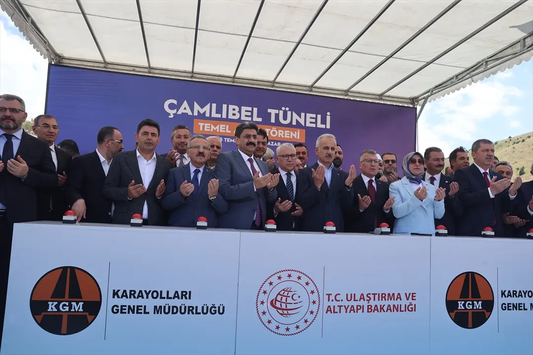 Bakan Uraloğlu, Sivas'ta Çamlıbel Tüneli Temel Atma Töreni'nde konuştu: