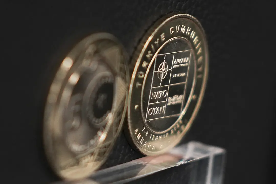 NATO Zirvesi anısına özel 5 lira basıldı