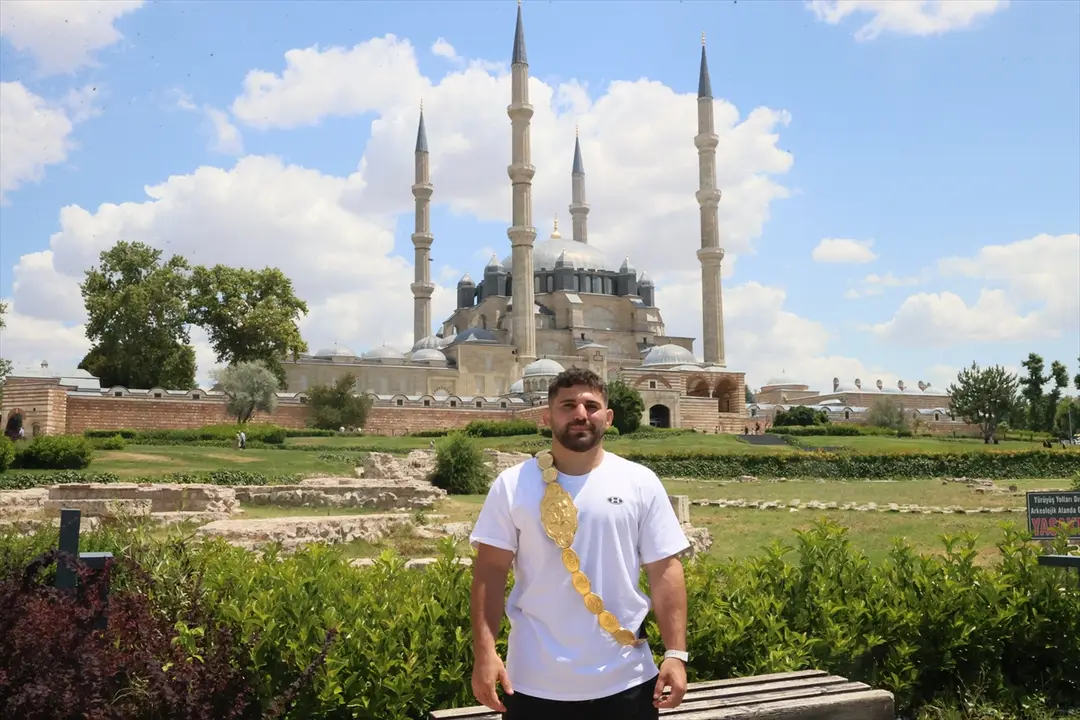 Taş: Çocukluk hayalim Kırkpınar başpehlivanlığı