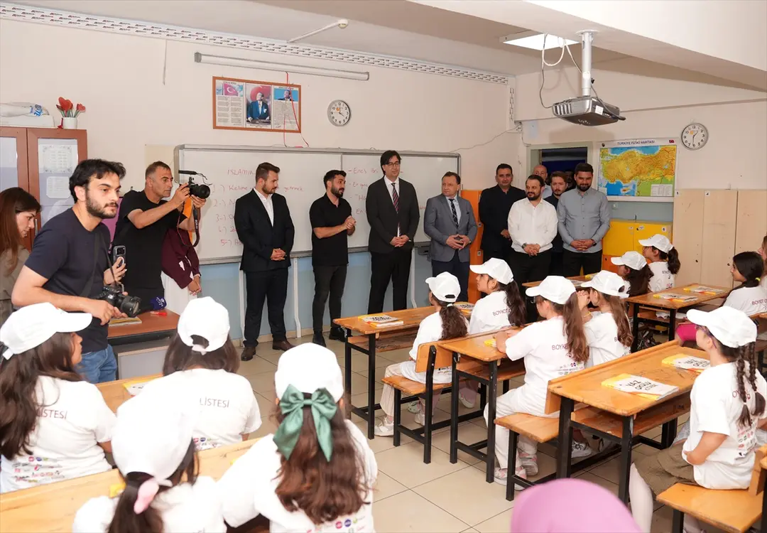 TÜGVA Yaz Okulu 81 ilde 550 bin başvuruyla başladı