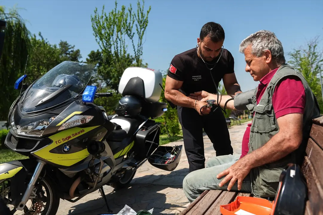 Motosiklet ambulans ekipleri erişilmesi güç noktalardaki vakalara ulaşarak hayat kurtarıyor