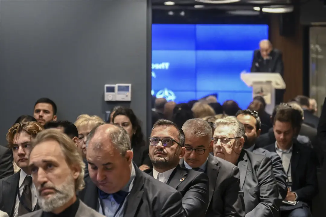 NATO Zirvesi Diyalogları: Güvenlik Baskı Altında
