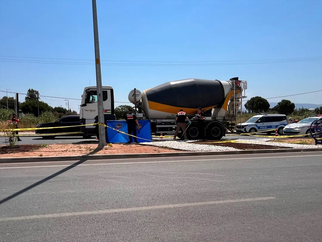 Beton mikseri yayaya çarptı: 1 ölü