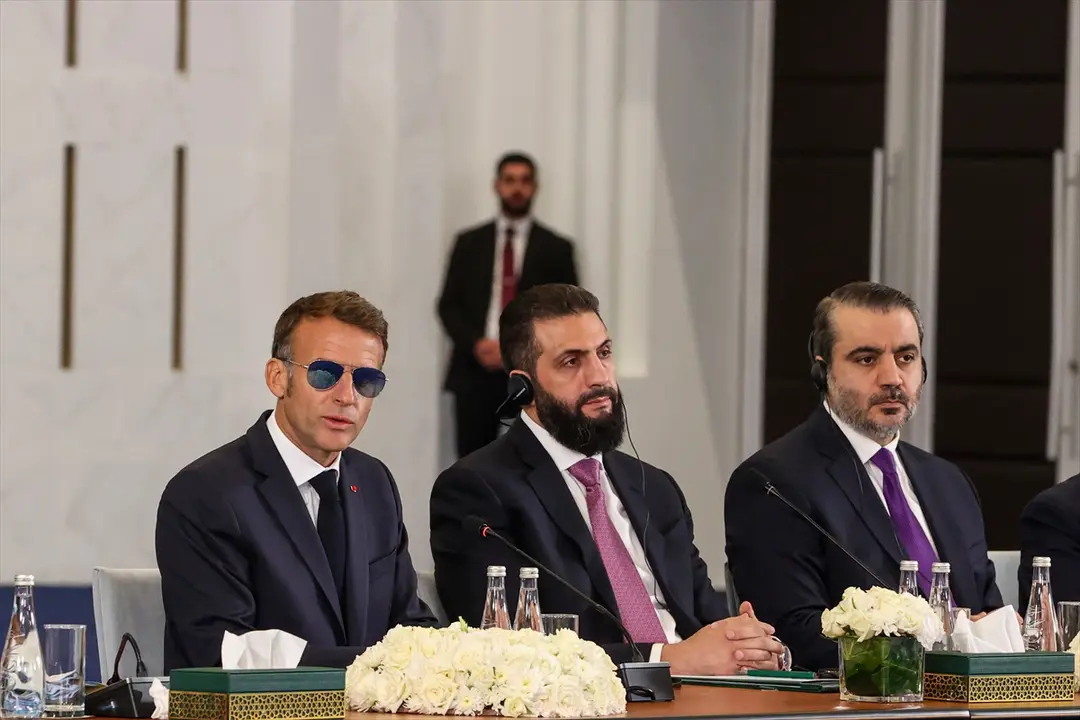 Suriye Cumhurbaşkanı Şara ile Fransa Cumhurbaşkanı Macron, Suriye-Fransa Ekonomi Forumu'nda konuştu