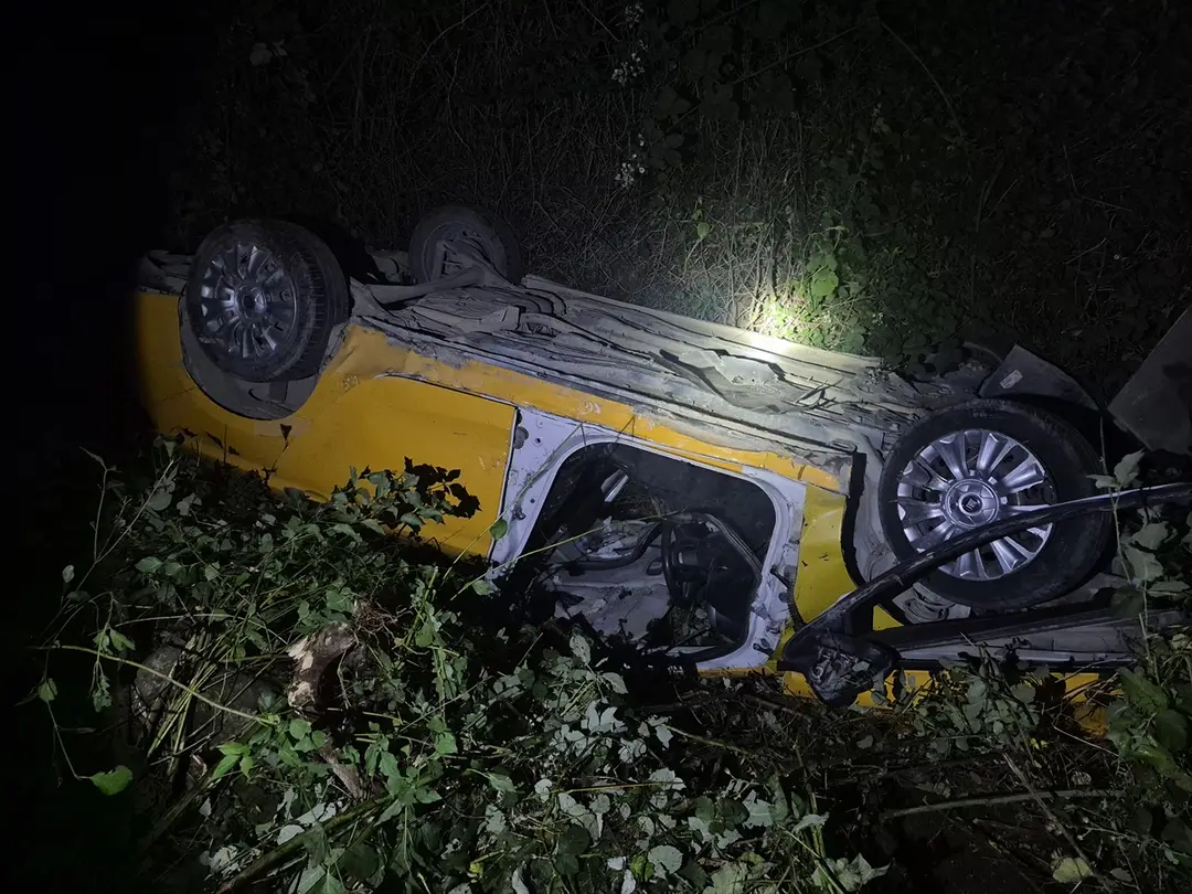 Düzce'de taksi şarampole devrildi: 1 yaralı