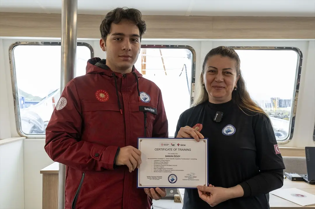 Lise öğrencileri Arktik'te teknoloji test etti