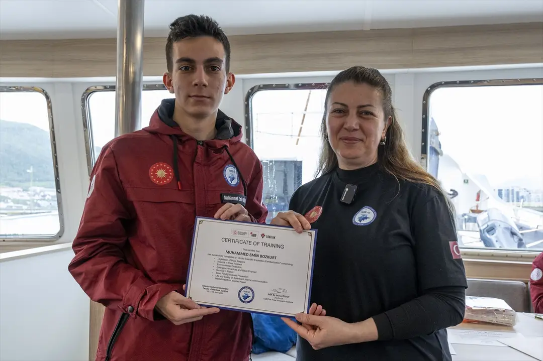Lise öğrencileri Arktik'te teknoloji test etti