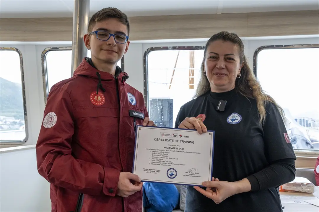 Lise öğrencileri Arktik'te teknoloji test etti