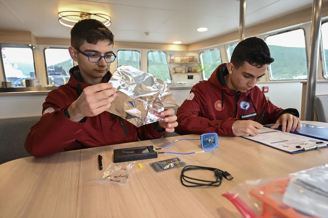 Lise öğrencileri Arktik'te teknoloji test etti