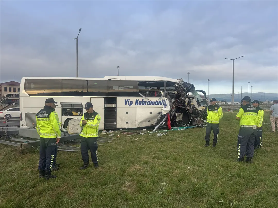 Anadolu Otoyolu'nda kaza: 15 yaralı