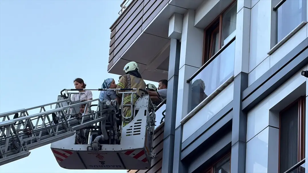 Kağıthane'de apartmanda yangın: 4 kişi etkilendi