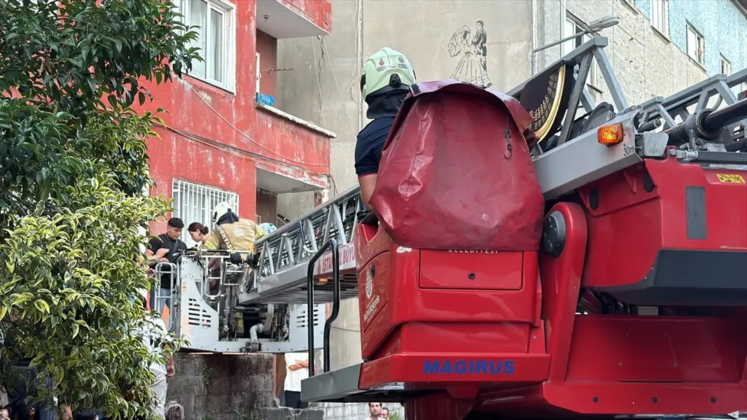 Kağıthane'de apartmanda yangın: 4 kişi etkilendi