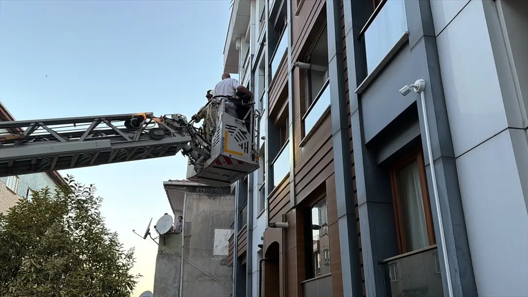 Kağıthane'de apartmanda yangın: 4 kişi etkilendi