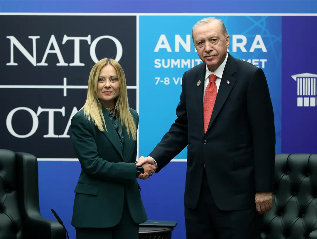 Erdoğan: Meloni'yi NATO Zirvesi'nde kabul etti