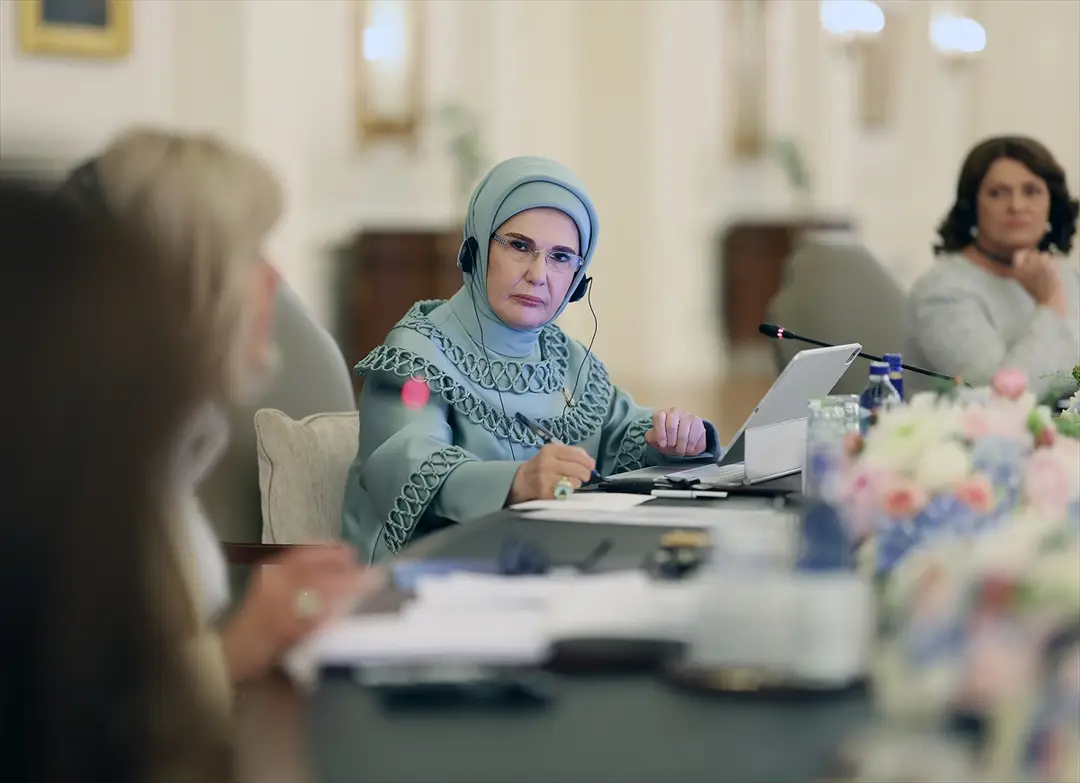 NATO ANKARA ZİRVESİ - Emine Erdoğan, NATO marjında lider eşleriyle Çankaya Köşkü'nde bir araya geldi: