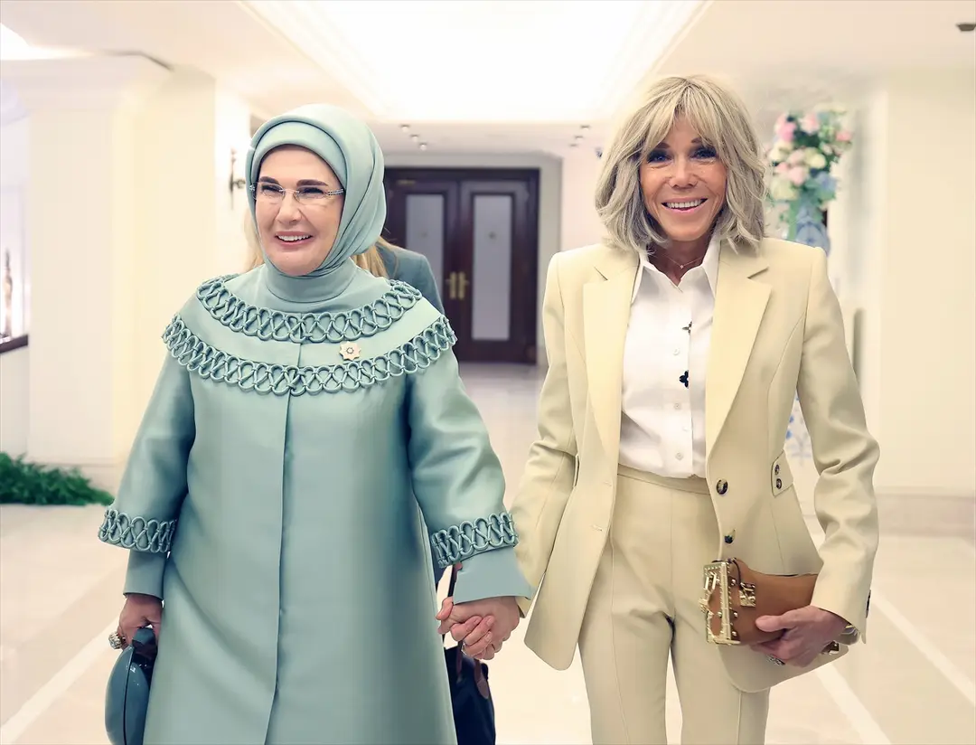 NATO ANKARA ZİRVESİ - Emine Erdoğan, NATO marjında lider eşleriyle Çankaya Köşkü'nde bir araya geldi: