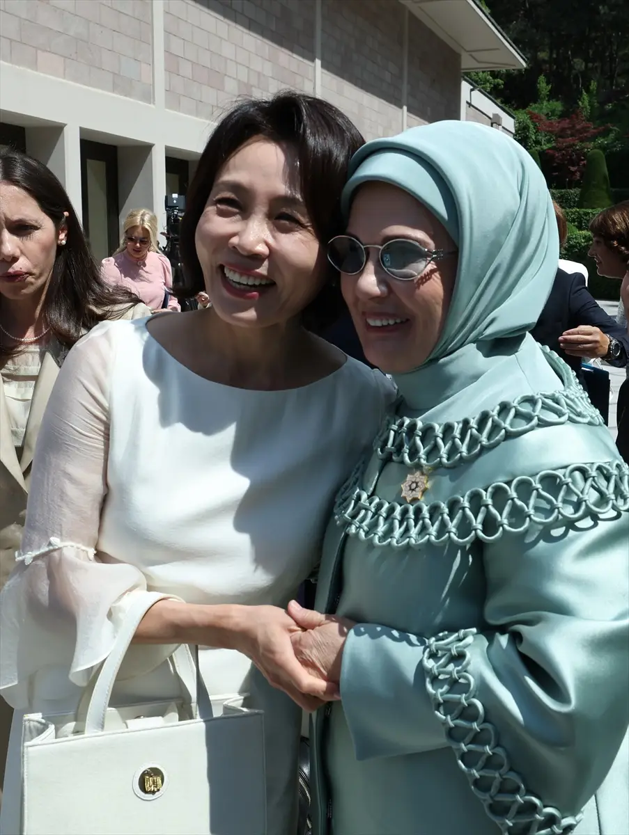 NATO ANKARA ZİRVESİ - Emine Erdoğan, NATO marjında lider eşleriyle Çankaya Köşkü'nde bir araya geldi:
