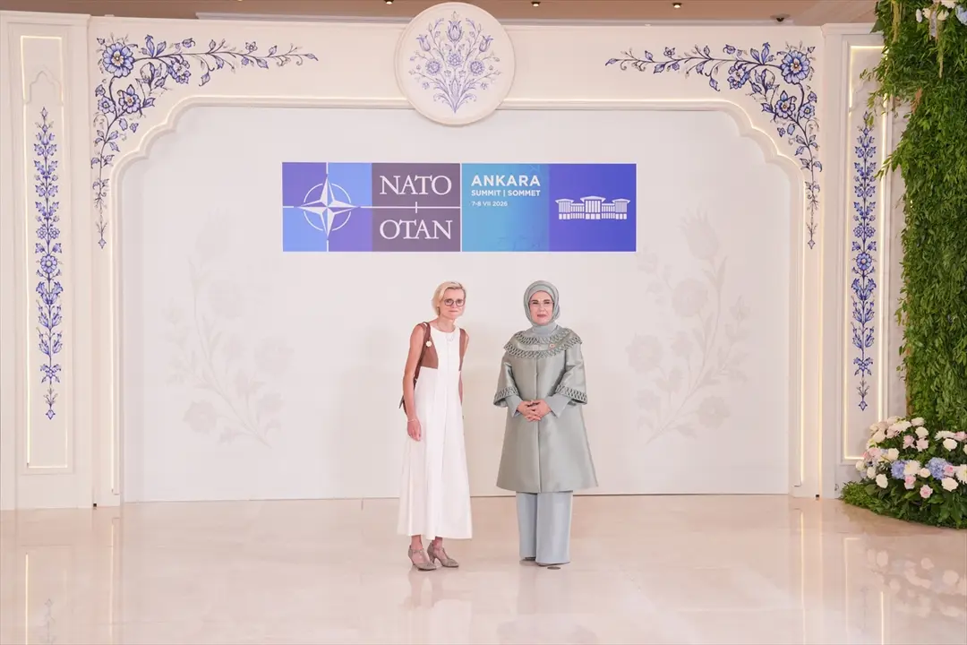 NATO ANKARA ZİRVESİ - Emine Erdoğan, NATO marjında lider eşleriyle Çankaya Köşkü'nde bir araya geldi:
