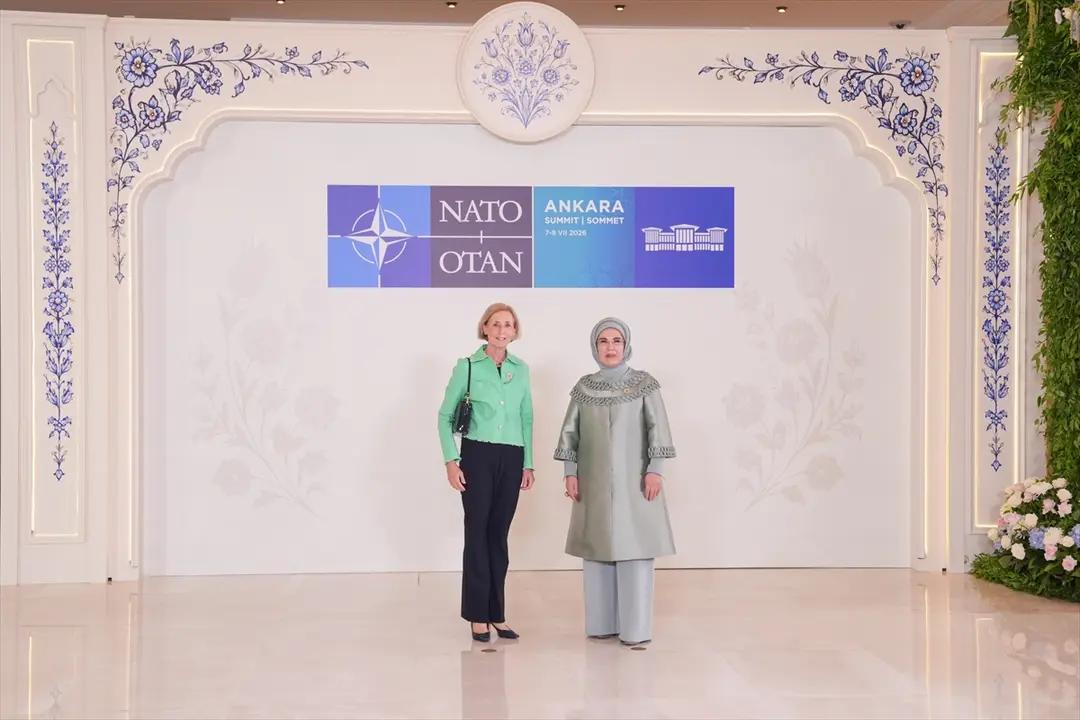 NATO ANKARA ZİRVESİ - Emine Erdoğan, NATO marjında lider eşleriyle Çankaya Köşkü'nde bir araya geldi: