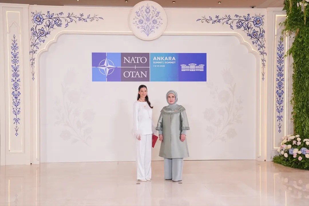 NATO ANKARA ZİRVESİ - Emine Erdoğan, NATO marjında lider eşleriyle Çankaya Köşkü'nde bir araya geldi: