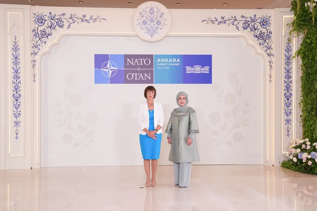 NATO ANKARA ZİRVESİ - Emine Erdoğan, NATO marjında lider eşleriyle Çankaya Köşkü'nde bir araya geldi: