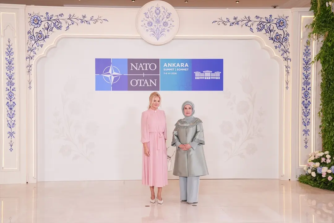 NATO ANKARA ZİRVESİ - Emine Erdoğan, NATO marjında lider eşleriyle Çankaya Köşkü'nde bir araya geldi: