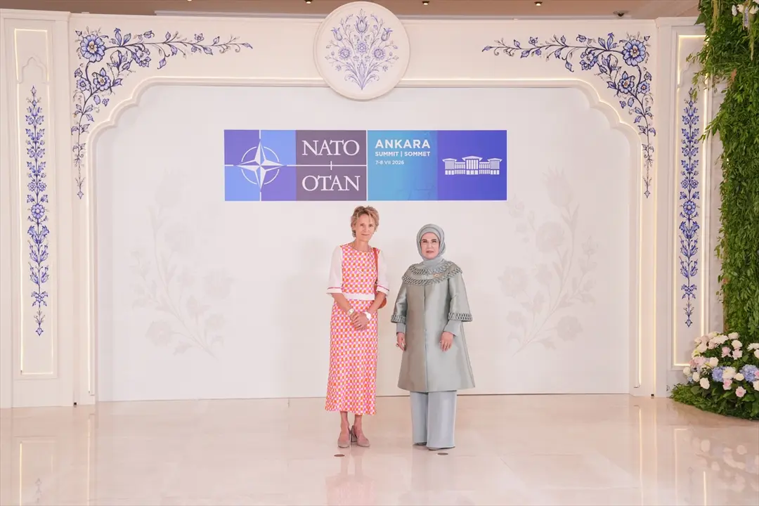 NATO ANKARA ZİRVESİ - Emine Erdoğan, NATO marjında lider eşleriyle Çankaya Köşkü'nde bir araya geldi: